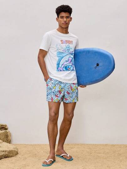 SHEIN X The Smurfs شورت كاجوال للرجال فضفاض منسوج مطبوع بالكرتون على السطح الأزرق، للشاطئ الهاواي