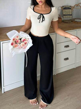 SHEIN طقم ملابس علوية قصيرة الأكمام ذات حواف بألوان متباينة وبنطال طويل للمنزل، مجموعة ملابس للمناسبات العطلة