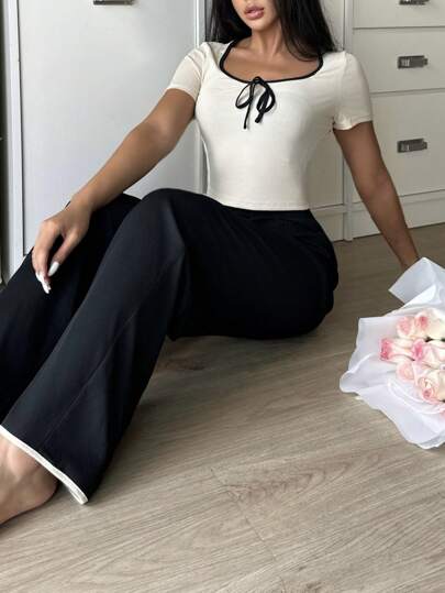 SHEIN طقم ملابس علوية قصيرة الأكمام ذات حواف بألوان متباينة وبنطال طويل للمنزل، مجموعة ملابس للمناسبات العطلة