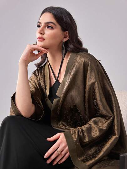 Al Najma عباءة طويلة عملية للنساء بأكمام طويلة ذات طبعة جلد النمر وفتحة أمامية