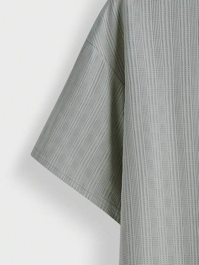 Manfinity Homme تي شيرت رجالي أكمام قصيرة بلون سادة، بتصميم بسيط وعصري، للارتداء اليومي العادي