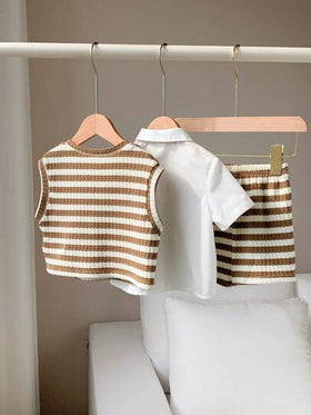 SHEIN LMoss Kids 3 قطع مجموعة صبي طفل كاجوال صيفية تتكون من ملابس علوية بأكمام قصيرة، وسراويل قصيرة، و فوق ملابس علوية بتصميم شريطي مناسب لحفلات عيد الميلاد، وحفلات المساء، والحفلات، والأعراس، وشهر واحد، والمعمودية، وعيد ميلاد سنة، وحمام الطفل