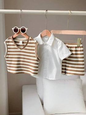 SHEIN LMoss Kids 3 قطع مجموعة صبي طفل كاجوال صيفية تتكون من ملابس علوية بأكمام قصيرة، وسراويل قصيرة، و فوق ملابس علوية بتصميم شريطي مناسب لحفلات عيد الميلاد، وحفلات المساء، والحفلات، والأعراس، وشهر واحد، والمعمودية، وعيد ميلاد سنة، وحمام الطفل
