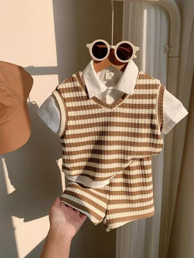 SHEIN LMoss Kids 3 قطع مجموعة صبي طفل كاجوال صيفية تتكون من ملابس علوية بأكمام قصيرة، وسراويل قصيرة، و فوق ملابس علوية بتصميم شريطي مناسب لحفلات عيد الميلاد، وحفلات المساء، والحفلات، والأعراس، وشهر واحد، والمعمودية، وعيد ميلاد سنة، وحمام الطفل