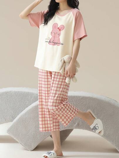 Sanrio مجموعة من 2 قطعة للمرأة، من ملابس علوية كاجوال بأكمام راجلان ذو لون أحادي والبنطلون المنزلي، وقميص آخر بنقشة دب كرتوني أزرق وأبيض والبنطلون بطول 3/4 ، مناسبة لعيد الأم، الربيع والصيف، مجموعة من قطعتين