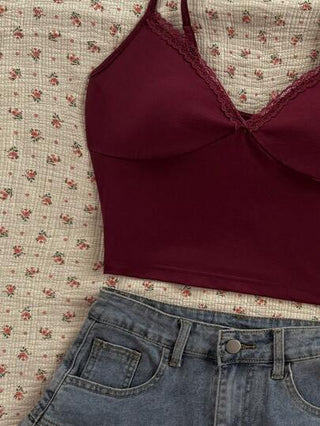 EZwear ملابس علوية نسائي بأشرطة رفيعة وتفصيل من الدانتيل بلا أكمام، سهل الارتداء في الحياة اليومية، قمصان كاميهات حمراي حريرية