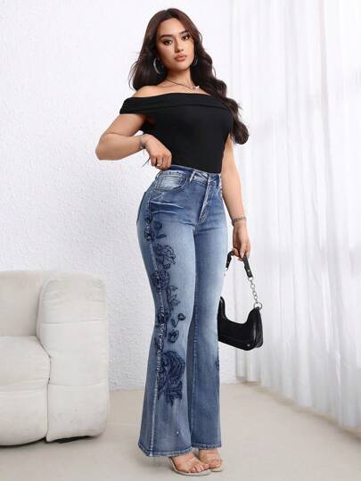 EMERY ROSE بنطال جينز كاجوال بأزرار أمامية وجيوب مطرز للنساء