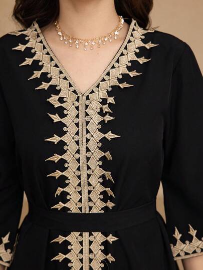 SHEIN رمضان فستان بنات مراهقات بياقة V وشريط ذهبي ولون متباين وحزام أسود
