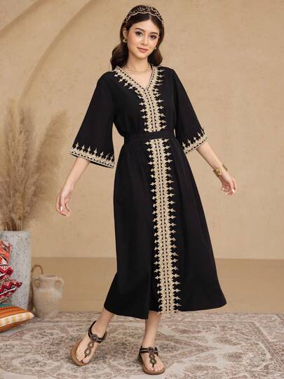 SHEIN رمضان فستان بنات مراهقات بياقة V وشريط ذهبي ولون متباين وحزام أسود
