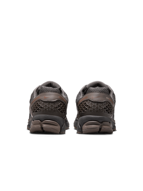 Nike حذاء الجري "كهف حجري" الناعم والمريح والمانع للانزلاق والقوي "ذو طرف منخفض" ، للرجال ، بني ، HF5493-201