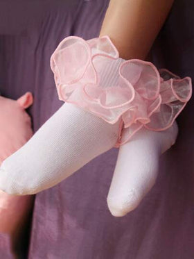 زوج من الجوارب القصيرة للفتيات بالون الواحد مع تزيين بالكشكشة ،أنيقة وعملية