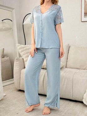 SHEIN طقم من البيجما بأكمام قصيرة، شفاف، ذو جزء علوي مفتوح عند الأكتاف، من قطع من الدانتيل