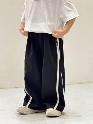 SHEIN قطعة واحدة بنطلون أسود للشباب بنمط كاجوال رياضي كوليج ستريت يابانى وكورى بتصميم متساهل مع شريط زخرفي على الأكمام