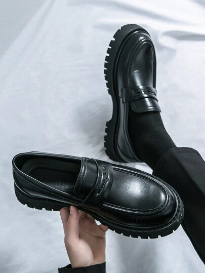 الحذاء السهل الارتداء ال- Loafers للرجال، أسود لامع بسمك كبير في الوجه الخارجي، مضاد للانزلاق، أنيق للمكتب والكاجوال، على الطراز البريطاني