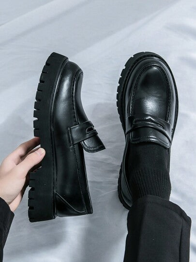 الحذاء السهل الارتداء ال- Loafers للرجال، أسود لامع بسمك كبير في الوجه الخارجي، مضاد للانزلاق، أنيق للمكتب والكاجوال، على الطراز البريطاني
