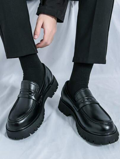 الحذاء السهل الارتداء ال- Loafers للرجال، أسود لامع بسمك كبير في الوجه الخارجي، مضاد للانزلاق، أنيق للمكتب والكاجوال، على الطراز البريطاني