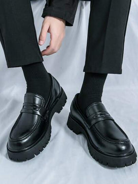 الحذاء السهل الارتداء ال- Loafers للرجال، أسود لامع بسمك كبير في الوجه الخارجي، مضاد للانزلاق، أنيق للمكتب والكاجوال، على الطراز البريطاني