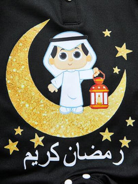 SHEIN رمضان رومبير رضيع أطفال صبيان مطبوع بطبعات القمر والصبي الصغير، كم أكمام، قماش لطيف ومريح من الجوارب، مناسب لفصلي الربيع والصيف للأنشطة الخارجية والمنزل والأعياد والأيام العادية، مناسب للمواليد الجدد