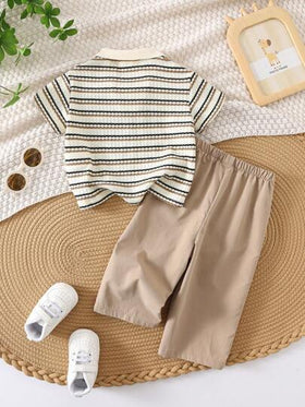 SHEIN مجموعة ملابس علوية قصير الأكمام مع أزرار وبنطال ذو خصر مطاطي، اللون مخطط لطفل/طفلة