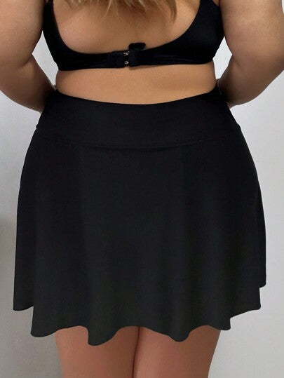 SHEIN CURVE+ أسفل مايوه كاجوال وجريئ ذو قص مرتفع ذو لون واحد للنساء ذوات المقاسات الكبيرة لصيف الشاطئ والعطلات