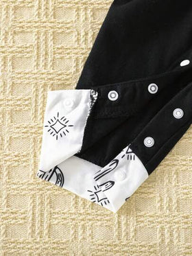 SHEIN Playful Pals مجموعة 2 قطعة لطفل ذكر: بوديسوت ذات أكمام طويلة + بناطيل بدلة مطبوعة بنمط أكس وكتابة (أم صبي صغير)، للارتداء اليومي العادي، مجموعة ملابس الأم والطفل الذكر من نيوتن