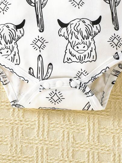 SHEIN Playful Pals مجموعة 2 قطعة لطفل ذكر: بوديسوت ذات أكمام طويلة + بناطيل بدلة مطبوعة بنمط أكس وكتابة (أم صبي صغير)، للارتداء اليومي العادي، مجموعة ملابس الأم والطفل الذكر من نيوتن