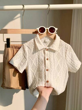 SHEIN مجموعة قميص أكمام قصيرة بأزرار وشورت ملون مناسبة للأطفال والمراهقين الذكور للاستخدام اليومي والمريح، مناسبة للمدرسة والحديقة والشاطئ وأعياد الميلاد، للربيع والصيف والخريف والشتاء