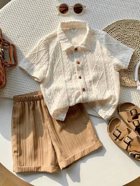 SHEIN مجموعة فتيان كاجوال بطراز جامعي - 2 قطعة كارديجان بأكمام قصيرة من اللون الأبيض الصلب ذو تريكو أملس وياقة مستديرة ناعمة والقصير ذو تباين لون الخاكي قابل للطي في الحافة المريحة، مناسب للربيع والصيف اليومي، المدرسة، السفر، العطلات والحفلات