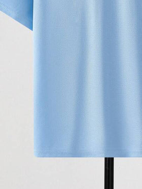SHEIN طقم قميص للفتيان المراهقين بنمط كاجوال بطبعة حرفية بياقة طاقم، مناسب للصيف والرياضة والجري