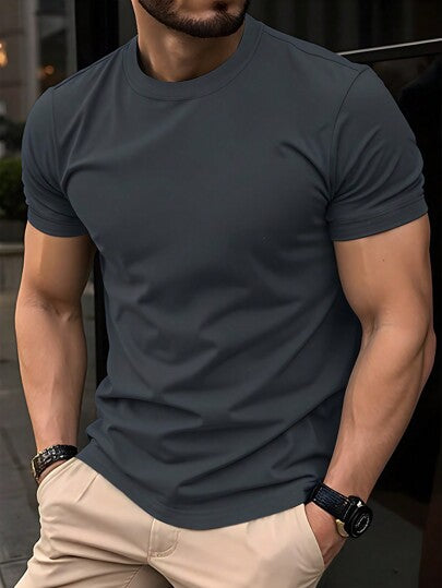 Manfinity Homme ملابس علوية رجالي بياقة مستديرة وأكمام قصيرة لون سادة كاجوال