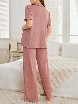 Shein Underwear&Sleepwear Maternity 2 قطعة / مجموعة كارديجان بأزرار ذات لون متباين وأكمام قصيرة وبنطلون، بيجامات حمل مطرزة بشرايط الكرز ذات جيوب