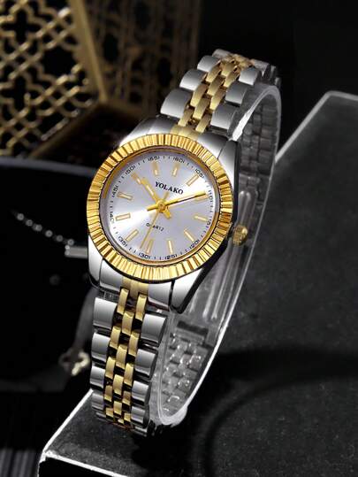 YOLAKO1 هذا الساعة الكوارتز ذات الحزام الفولاذي المناسب للنساء في الأعمال الكاجوال مناسب للحفلات والاحتفالات والزفاف والاستخدام اليومي. إنه أفضل هدية للنساء خلال موسم العودة إلى المدرسة وموسم التخرج وعيد الشكر.