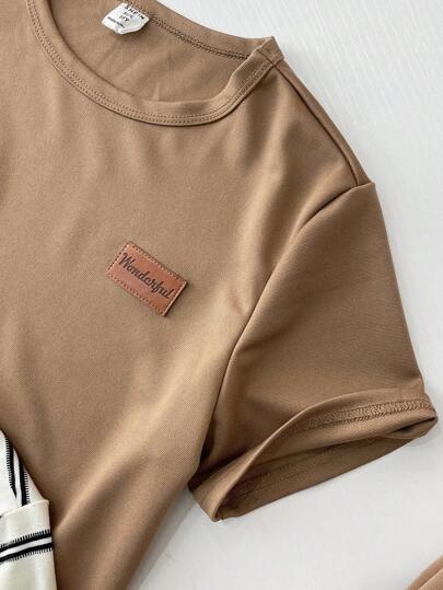 SHEIN مجموعة 4 قطع لصبي ما قبل المراهقة، تي شيرت بياقة طاقم مطبوع بخطوط وبنطلون متناسق، مناسب للذهاب إلى العمل والمدرسة والمناسبات العادية والرياضة في الربيع والصيف