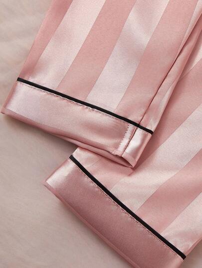 SHEIN 2 مجموعة بيجاما للفتيات الصغيرات مريحة بتطريز قلب، مصنوعة من قماش جاكار مخطط باللون الوردي، سروال طويل وأعلى أكمام قصيرة
