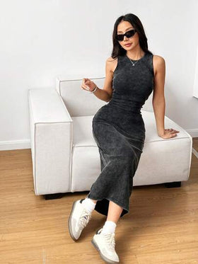 SHEIN EZwear فستان ضيق بأسلوب مشوه مغسول بالحمض بياقة مستديرة بدون أكمام