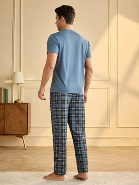 Manfinity Underwear&Sleepwear Basics طقم من ملابس علوية كم قصير أحادية اللون وبنطال مربعات للرجال