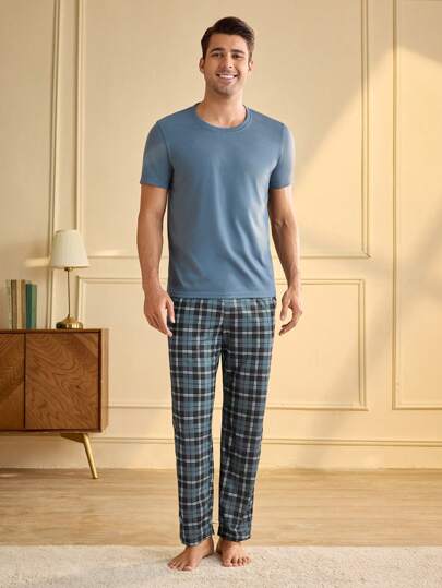 Manfinity Underwear&Sleepwear Basics طقم من ملابس علوية كم قصير أحادية اللون وبنطال مربعات للرجال