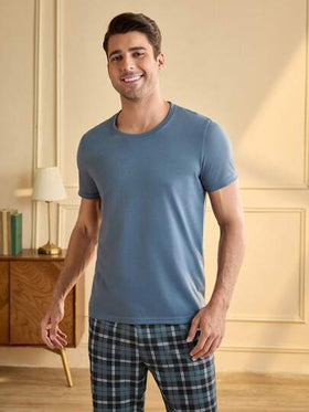 Manfinity Underwear&Sleepwear Basics طقم من ملابس علوية كم قصير أحادية اللون وبنطال مربعات للرجال