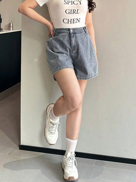 Dazy Petite Plus شورت جينز ذو لون أحادي مغسول بنمط قلوب، مناسب لكافة الفصول، شورت جينز صيفي