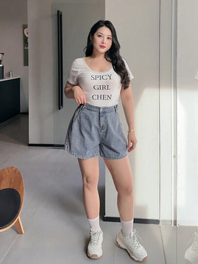 Dazy Petite Plus شورت جينز ذو لون أحادي مغسول بنمط قلوب، مناسب لكافة الفصول، شورت جينز صيفي