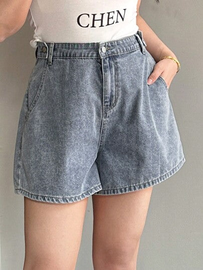 Dazy Petite Plus شورت جينز ذو لون أحادي مغسول بنمط قلوب، مناسب لكافة الفصول، شورت جينز صيفي