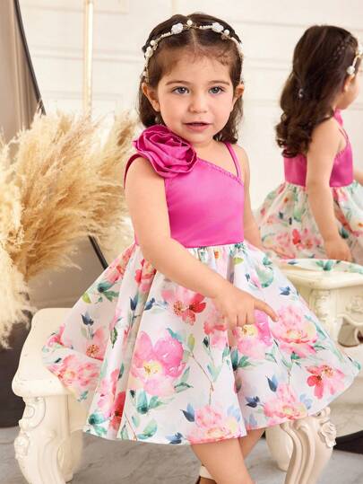 SHEIN فستان منسوج بدون أكمام للبنات الصغار مزين بطبعات ثلاثية الأبعاد وطباعة زهرية، مع حافة مموجة، للربيع/الصيف