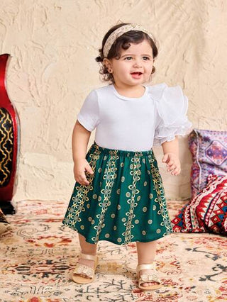 مجموعة تنورة بطبعات زهور صيفية ولباس علوي أكمام قصيرة بيضاء للبيبي بنت، 2 قطعة