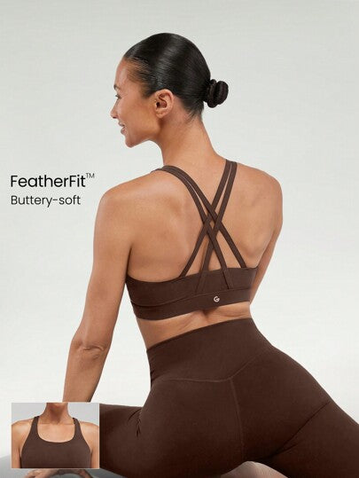 GLOWMODE حمالة صدر رياضية مع أشرطة متقاطعة من FeatherFit™