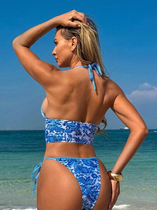طقم تانكيني حريمي Swim Vcay مجموعة بيكيني محصور وعلوي بفتحة كتف رفيعة 2 قطعة، مع طباعة أزهار عشوائية بلون أزرق وأبيض وإربطة أمامية، طراز فكتوري بوهيمي مناسب للصيف