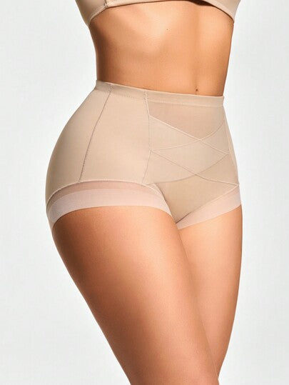 Shape شورتات النساء ذات اللون الواحد والتقسيمات الشبكية الملائمة للجسم