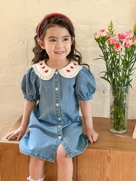 SHEIN Genkimix Kids فستان جينز كاجوال أنيق للفتاة الصغيرة، طويل الأكمام ذو أكمام منتفخة، صدر أحادي، قبة بيتر بان