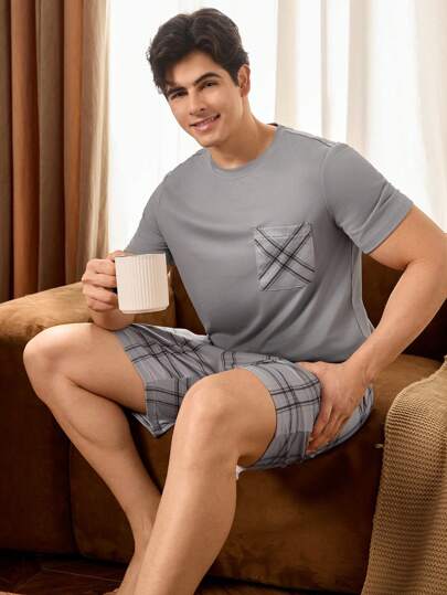 Manfinity Underwear&Sleepwear Basics مجموعة بيجاما رجالية مكونة من تي شيرت كم قصير جيب مربع والشورت قطعتين