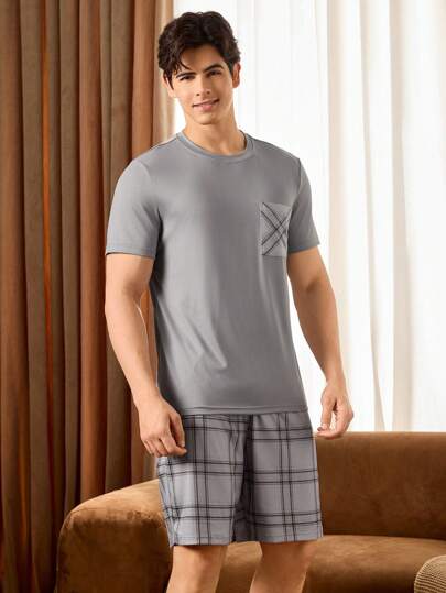 Manfinity Underwear&Sleepwear Basics مجموعة بيجاما رجالية مكونة من تي شيرت كم قصير جيب مربع والشورت قطعتين