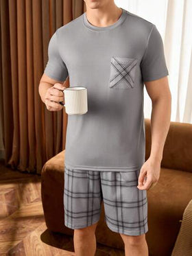 Manfinity Underwear&Sleepwear Basics مجموعة بيجاما رجالية مكونة من تي شيرت كم قصير جيب مربع والشورت قطعتين